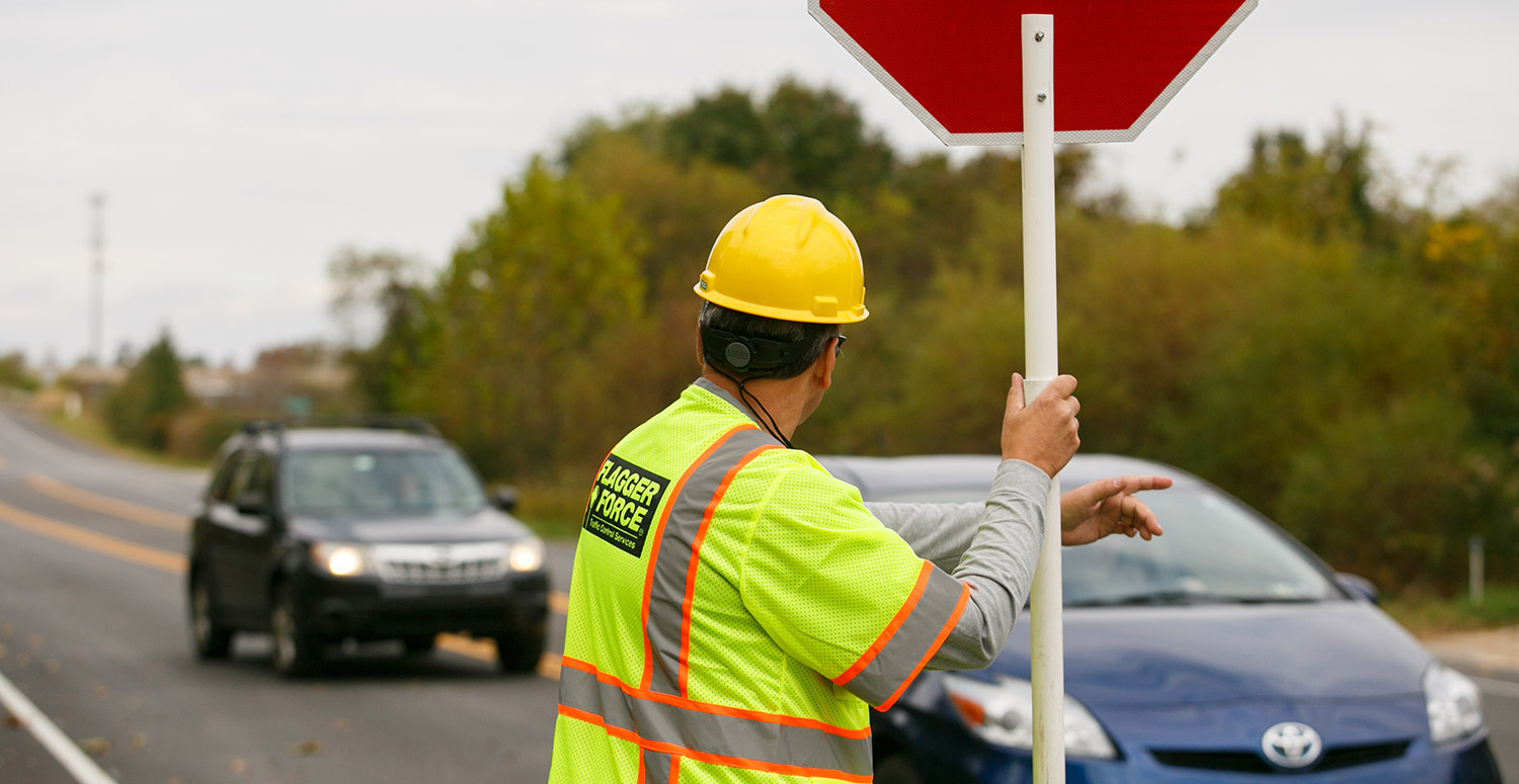 flagger-slowing-down-traffic-on-jobsite